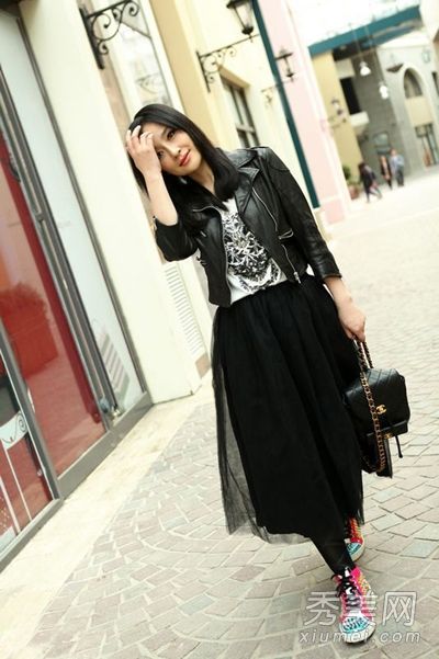 明星穿着11套西装展示四月旅行