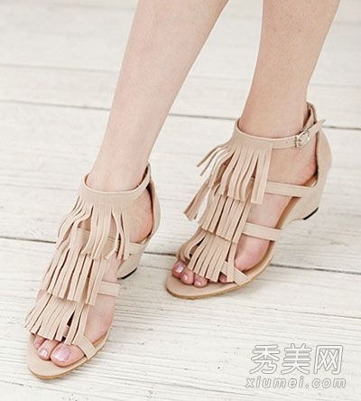 八只英式时尚凉鞋造型完美美腿