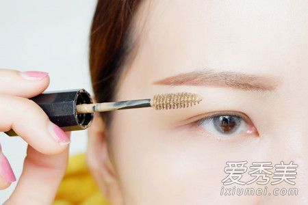 染发霜会伤害眉毛吗?