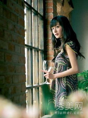 2011年杨蜜·刘华克《承认爱情的烫发》分析