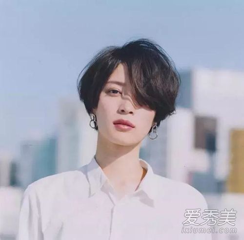 自然发型短发VS韩式短发你喜欢哪个?