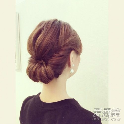 夏季最时尚的发型可以在短时间内完成