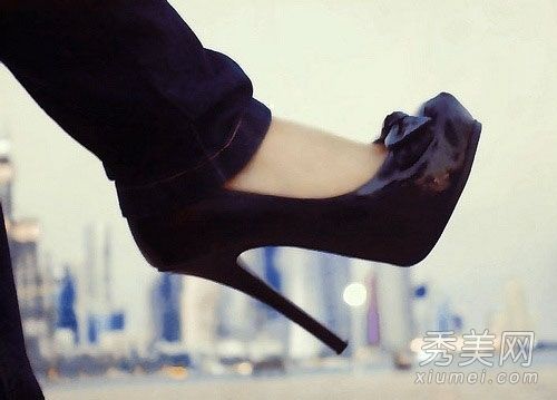 高跟鞋优雅而有女人味。