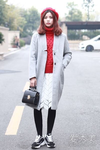 带图片的羊毛大衣可以改善你的气质。