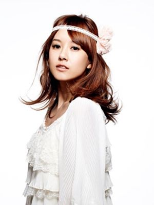 10种美丽多彩的漂亮女孩的发型都变了。