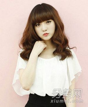 八个韩式的小脸,整齐的刘海和卷曲的头发,各种脸型都应该被相应地坐好。