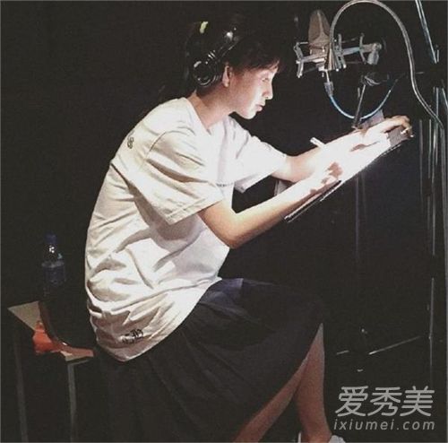 杨颖怀孕后脸肿了。它又变了吗