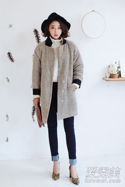 牛仔裤外套简单、实用、时尚。