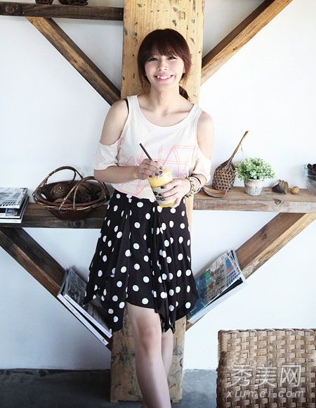 韩版露肩露脐短袖t恤非常时尚