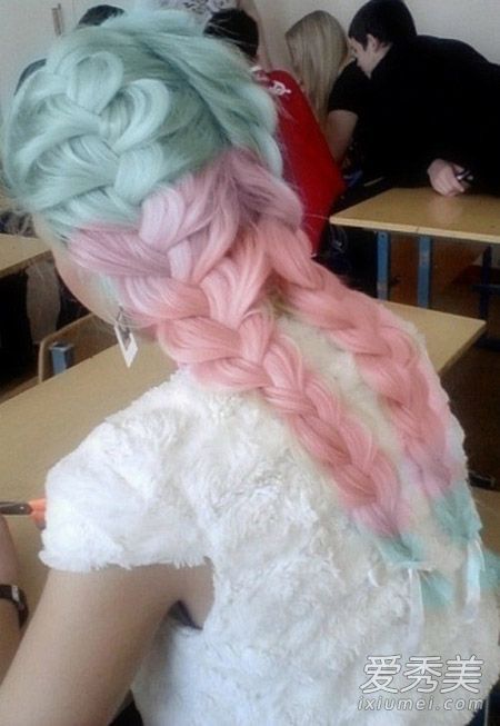 最适合春游的课程是韩国双马尾毛的编织方法。