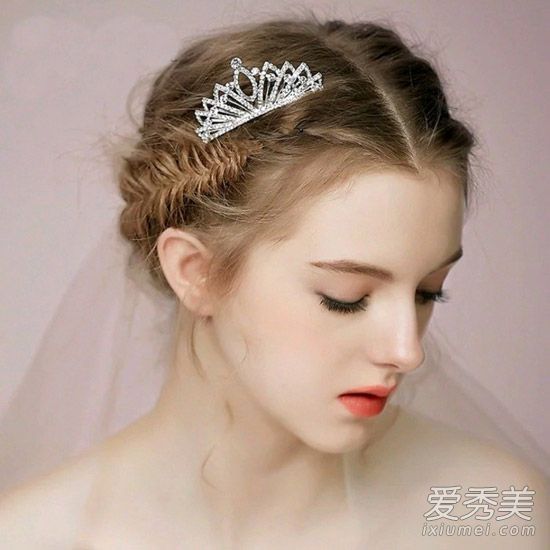 其他人都在梳头以成为女神。你还年轻吗?