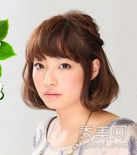 圆脸女孩的短发编织课程。