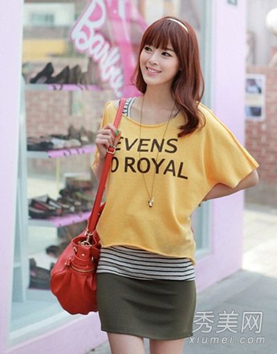 矮人们必须观看!这件t恤配裙子很高