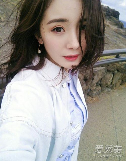 没有怀孕!杨幂最近的发型清单仍然充满了少女的感觉。