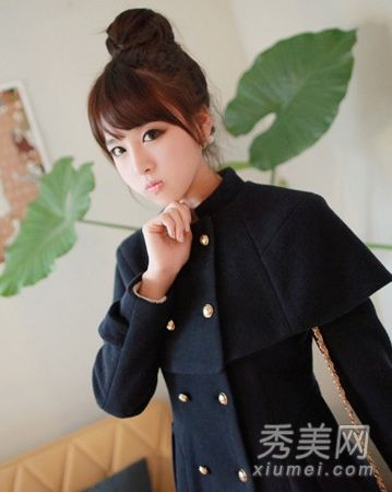 这个矮女孩有什么样的发型?高度高的花穗被捆住了
