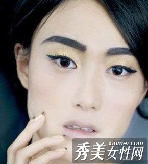 中国美女模特引领2010秋冬时尚化妆
