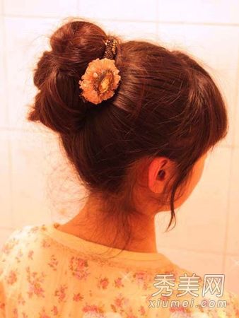 如何在一分钟内绑一个梨花头看起来不错的甜玉米
