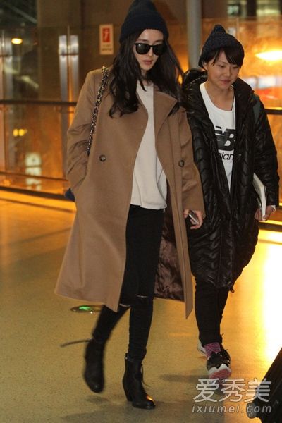 向杨蜜学习穿驼色外套