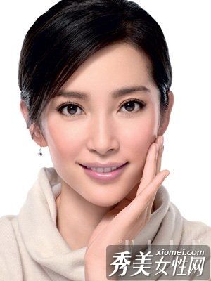 拒绝浮粉9步画美丽的水润妆