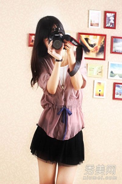 初秋，一件必备的衬衫和马甲重新出现。