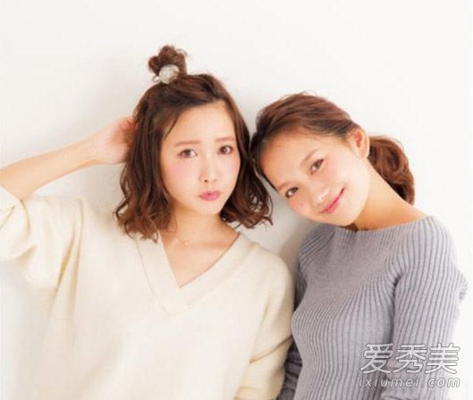 DIY & head。我妹妹喜欢在马尾辫的日子里教她做甜美的发型。