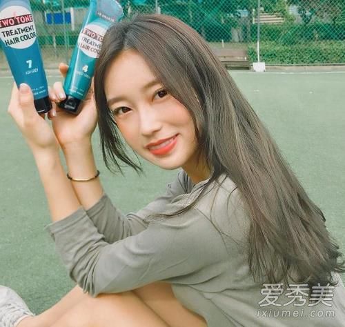 2018七种最新流行的染发颜色显示出白色和年龄递减的女孩爱!