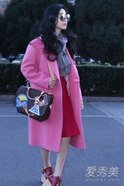 范冰冰喜欢穿廓形外套，体重120公斤。