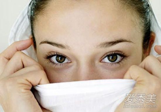 如何去除眼袋眼角皱纹?早期抗皱更有效。
