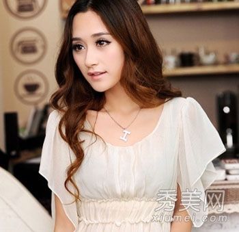2013年最新的女孩烫发和染发照片一定会在初秋时尚中出现。