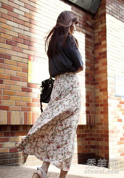 长裙和t恤和背心配什么样的衬衫