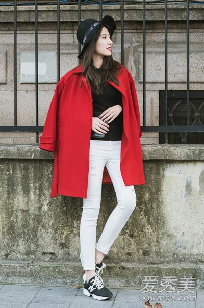 冬季外套组合运动鞋吹拂休闲风