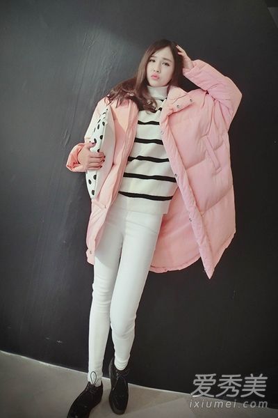 棉衣和紧身裤都是潇洒、帅气、韩式的休闲款式。