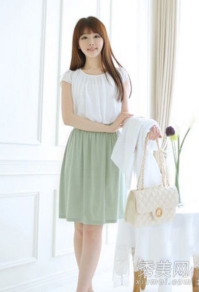 甜美的气质高腰裙穿出你的高挑和纤瘦