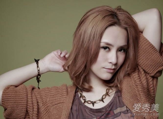 吉莉安·钟欣桐的头发图片吉莉安的头发是什么颜色的?