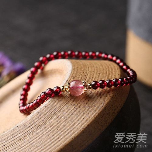 石榴石手链的价格一般多少石榴石手链佩戴禁忌有哪些