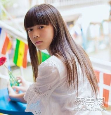 圆脸必须有9根长长的直发,令人耳目一新,具有降低年龄的气质