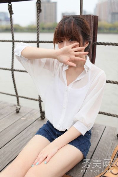 雪纺衬衫+短裤，在五月和六月的大热天穿着