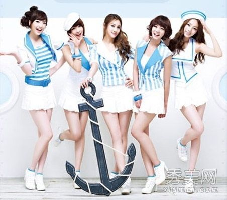 韩国一线女子队卡拉打出了清新的海军风格