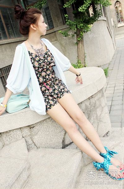 夏季时尚藏肉易穿苗条身材。