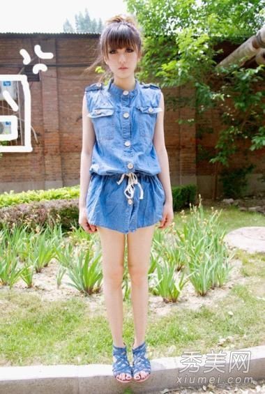 小的一个在整个房间里发芽了,十个日本模特都被养大并且漂亮。