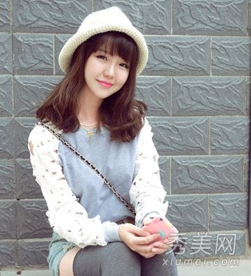 圆脸女孩的最佳发型韩国中等长度头发,有V型脸型