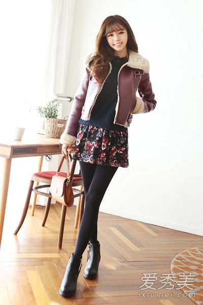 当你明显很高的时候，穿短外套和短裙来减少年龄。