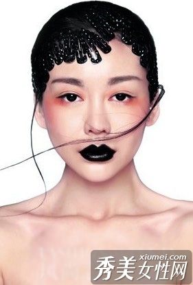 灿烂的唇妆和无限的“唇色”诱惑