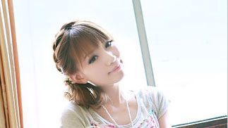 10根甜美迷人的头发被安排成邻家小孩