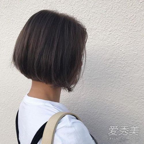 冷棕色短发图片低调白色超适合工作场所