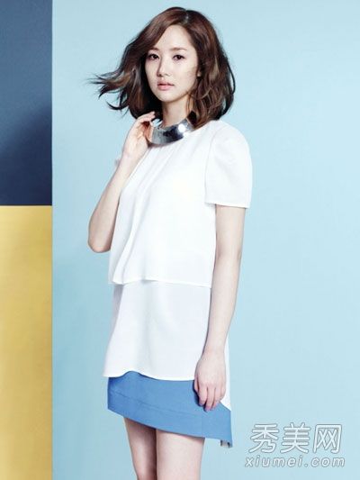 公园赵敏英展示旧夏季比赛展现女性品味