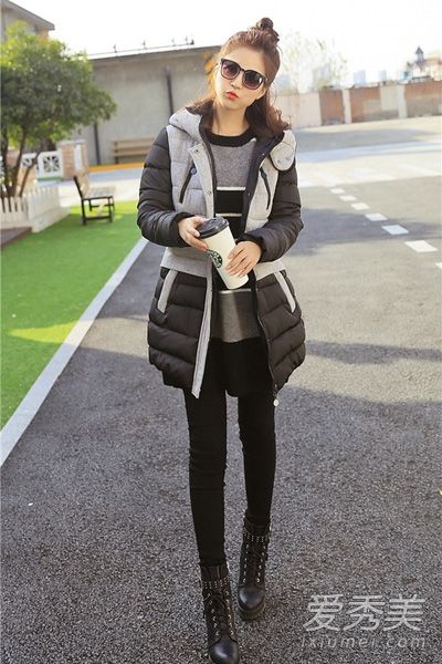 羽绒服和紧身裤既时尚又保暖。没什么好说的。