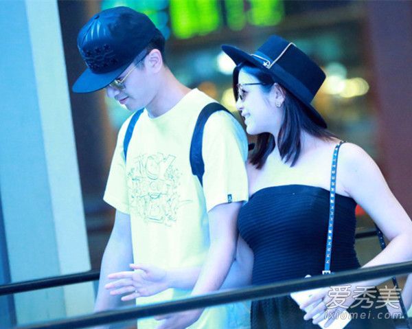 多亏了她的发型，陈妍希怀孕的脸还是那么瘦！