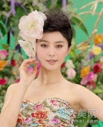 发情期“花样”范李绽放夏日风采