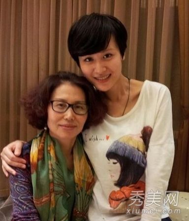 叶一茜否认热妈妈第三次生育时的发型